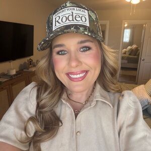 Meet your Posher, Lauren